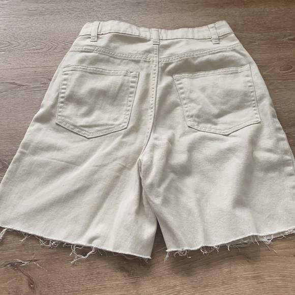 H&M women’s shorts size 0. Great condition - Picture 2 of 2